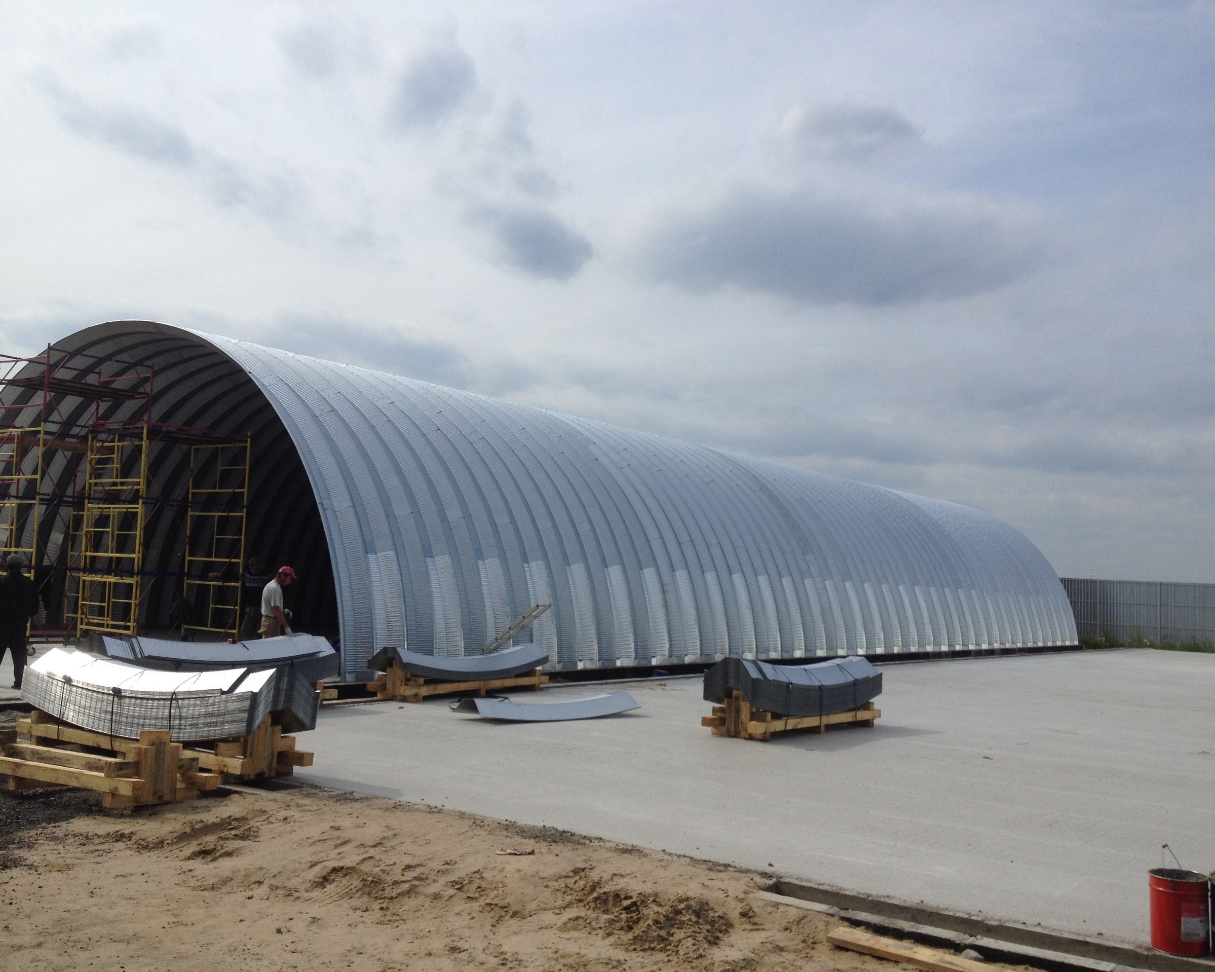 Быстровозводимые здания и сооружения из простых металлических конструкций